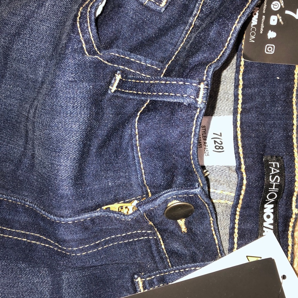 High Rise Distressed Jeans - Picture 7 of 9
